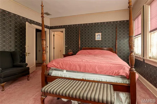 $495,000 | 202 West Poplar Street, Harrisburg, IL 62946