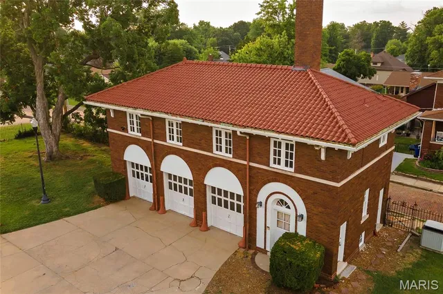 $495,000 | 202 West Poplar Street, Harrisburg, IL 62946