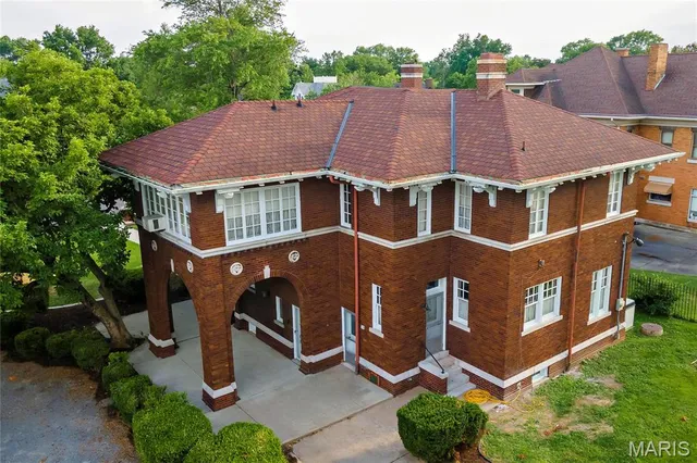 $495,000 | 202 West Poplar Street, Harrisburg, IL 62946