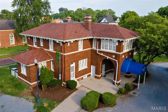 $495,000 | 202 West Poplar Street, Harrisburg, IL 62946