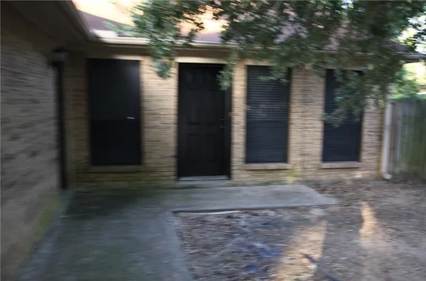 a view of backyard of the house