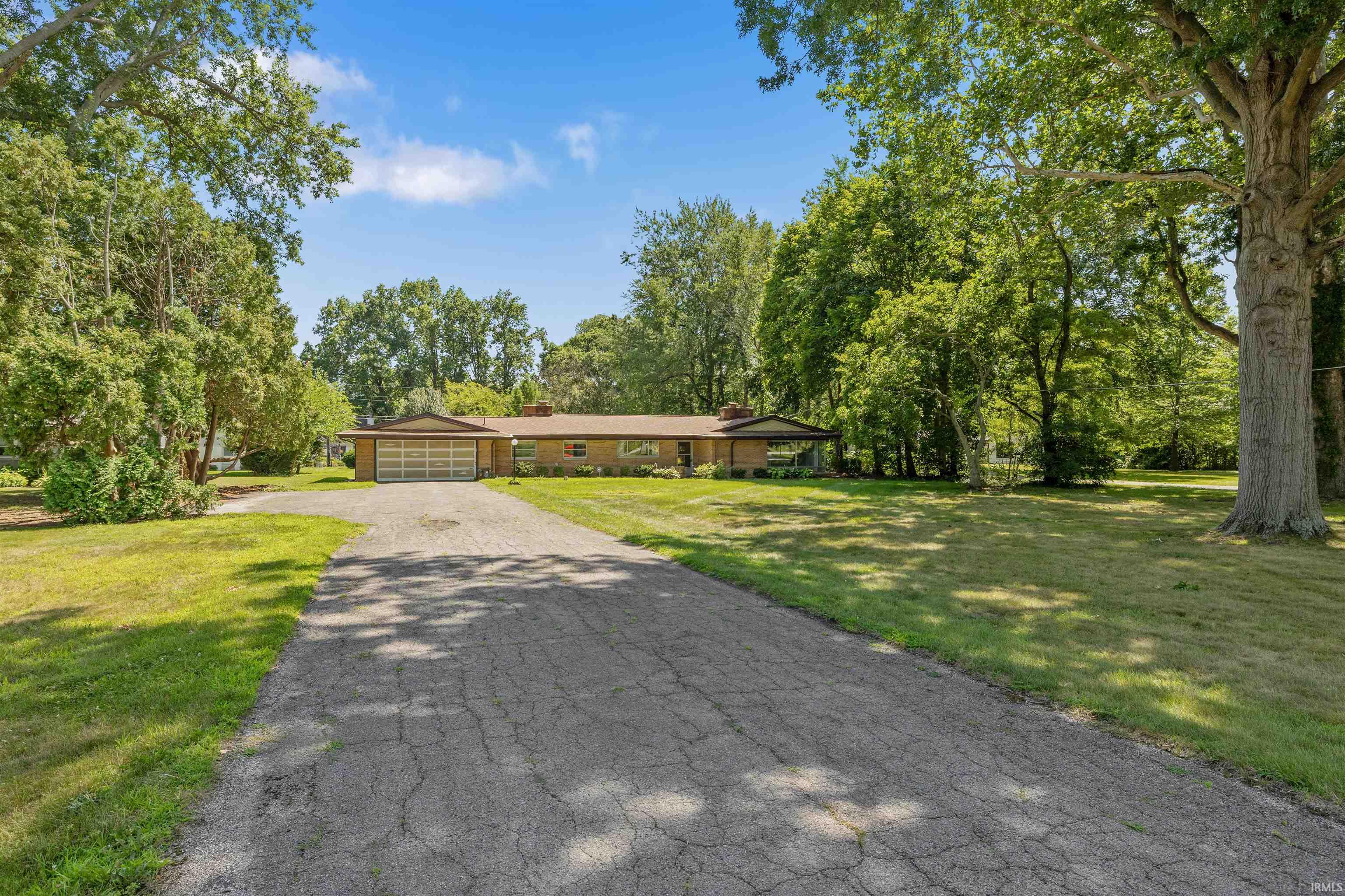 8438 Stellhorn Road Fort Wayne, IN 46815 - Photo 5 of 39 Gallery Image 5