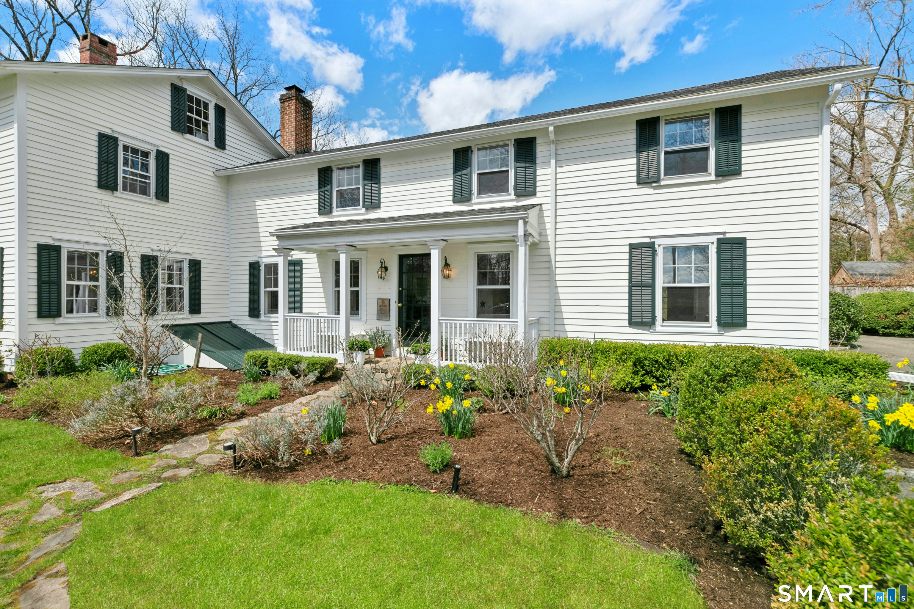 561 Middlesex Road Darien, CT 06820 - Photo 3 of 38