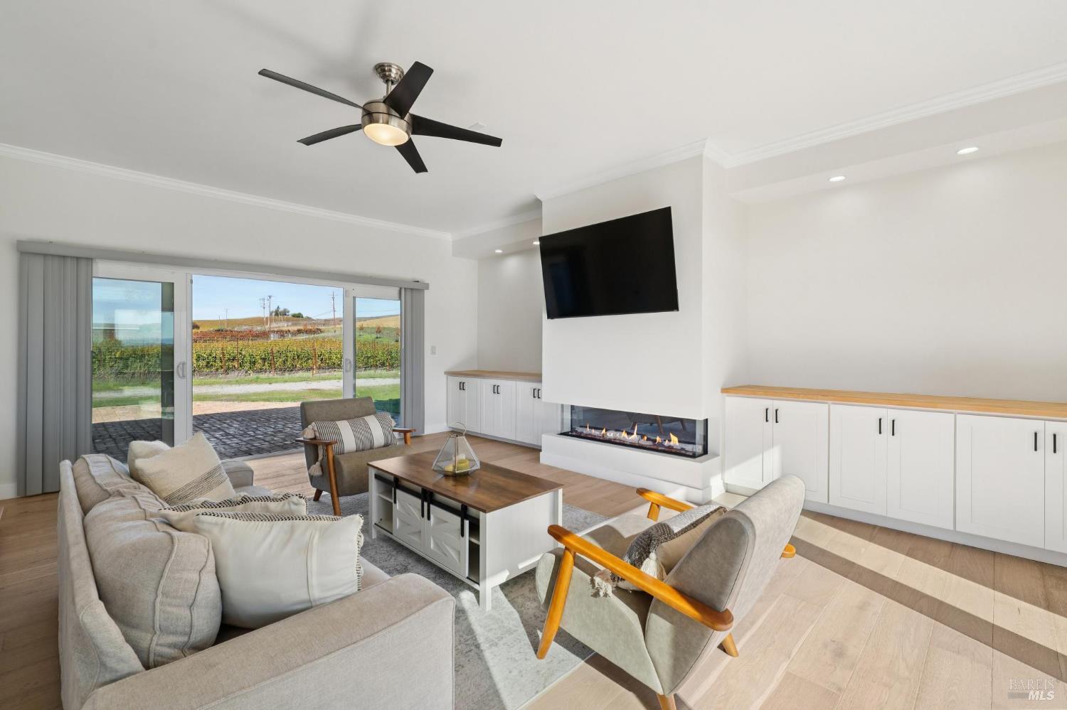 1301 Duhig Road Napa, CA 94559 - Photo 12 of 65 Fire in fireplace is artificially added