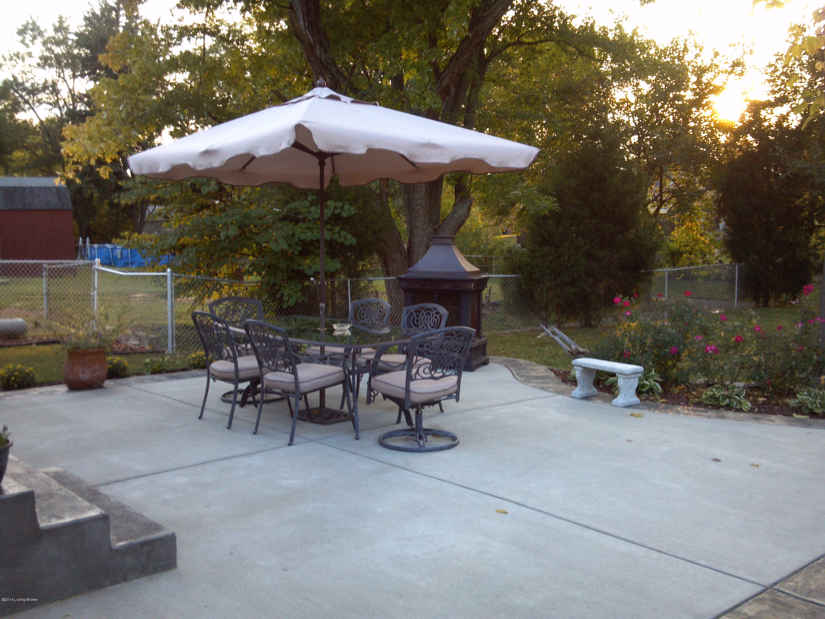 9608 Maple Road Louisville, KY 40229 - Photo 3 of 16 Maple15