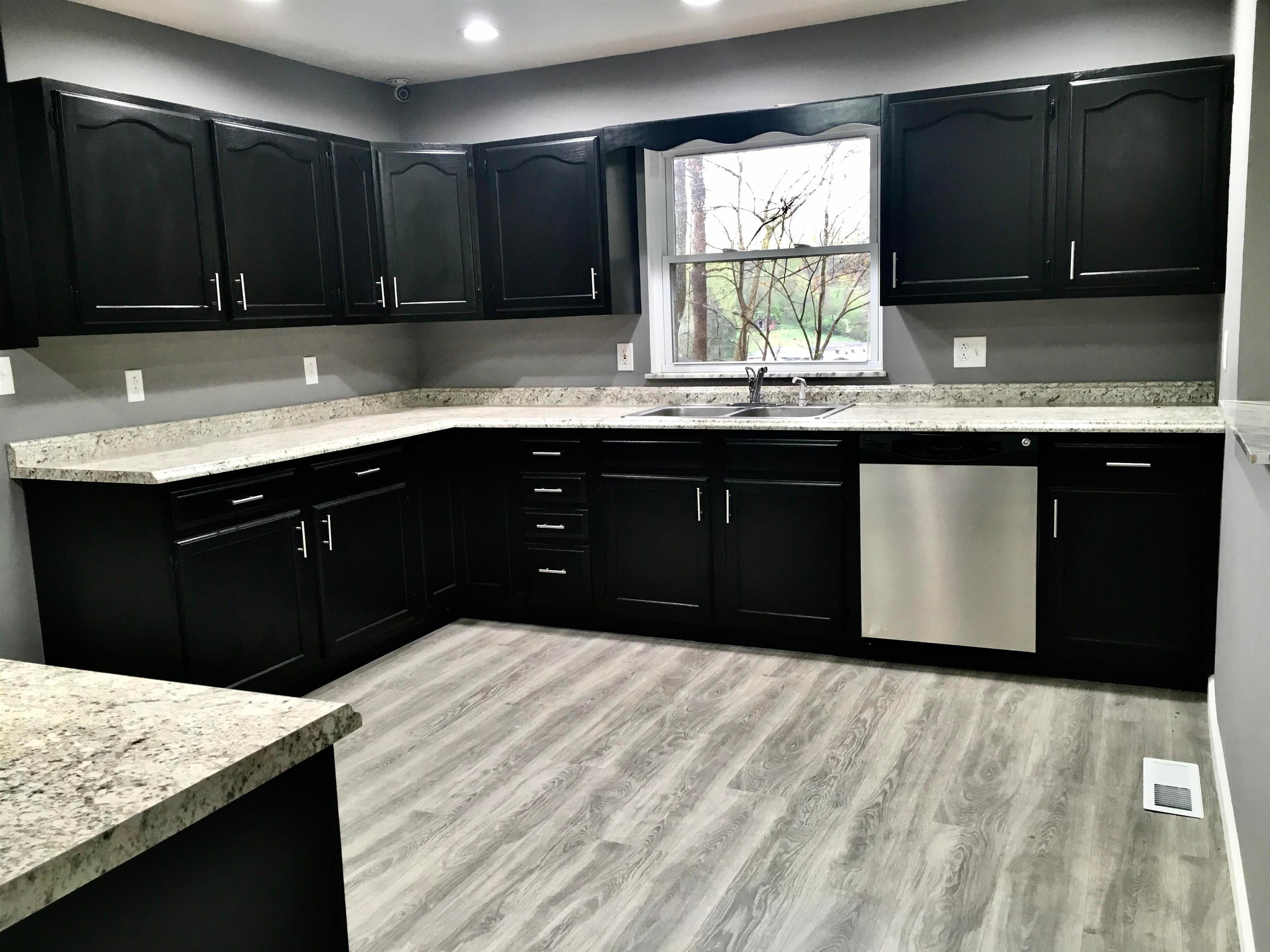 4007 Green Valley Road Huntington, WV 25701 - Photo 9 of 22 Gallery Image 9