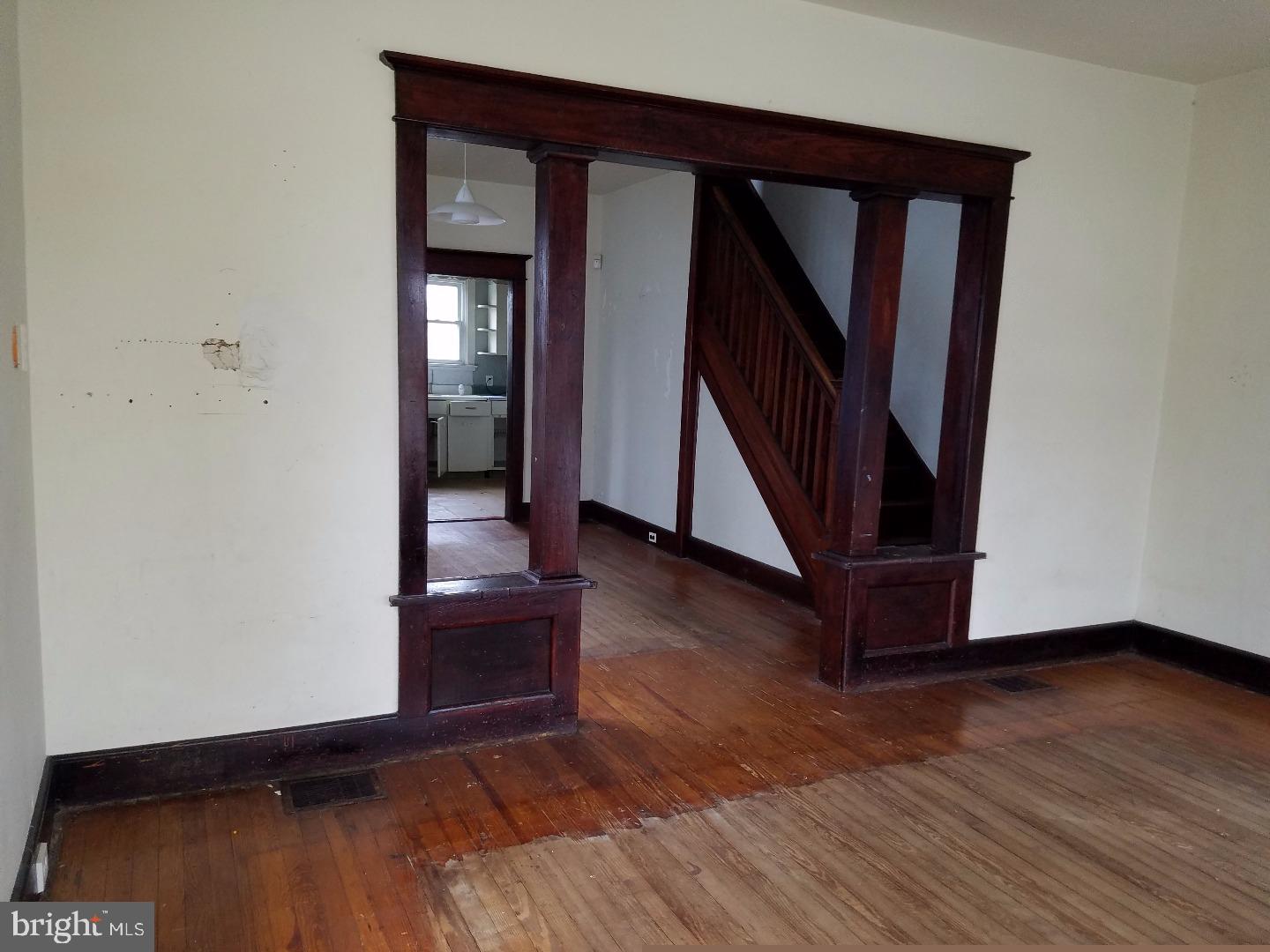 419 Bridgeboro Street Riverside, NJ 08075 - Photo 6 of 25 Living Room