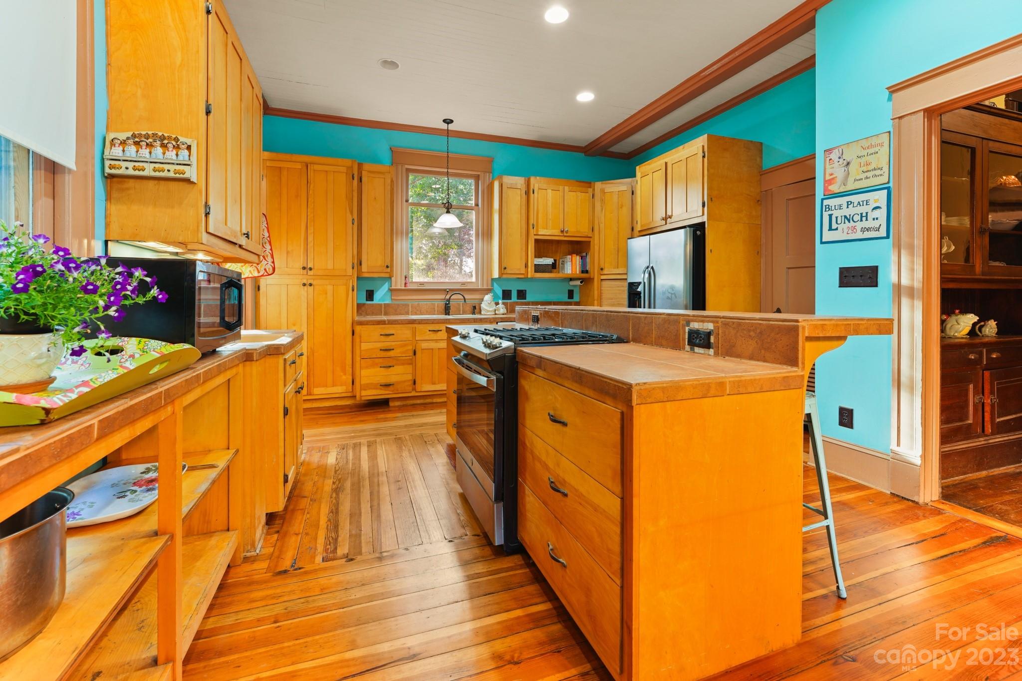 810 East Franklin Street Monroe, NC 28112 - Photo 8 of 47 a kitchen that has a lot of furniture and a large window