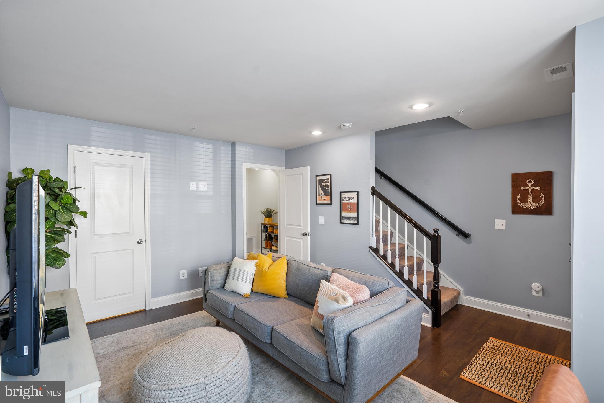 1002 Holden Road Frederick, MD 21701 - Photo 2 of 38 1st Floor Entry