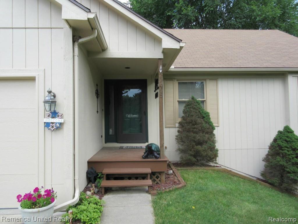 27465 Martindale Road New Hudson, MI 48165 - Photo 6 of 42 FRONT ENTRANCE