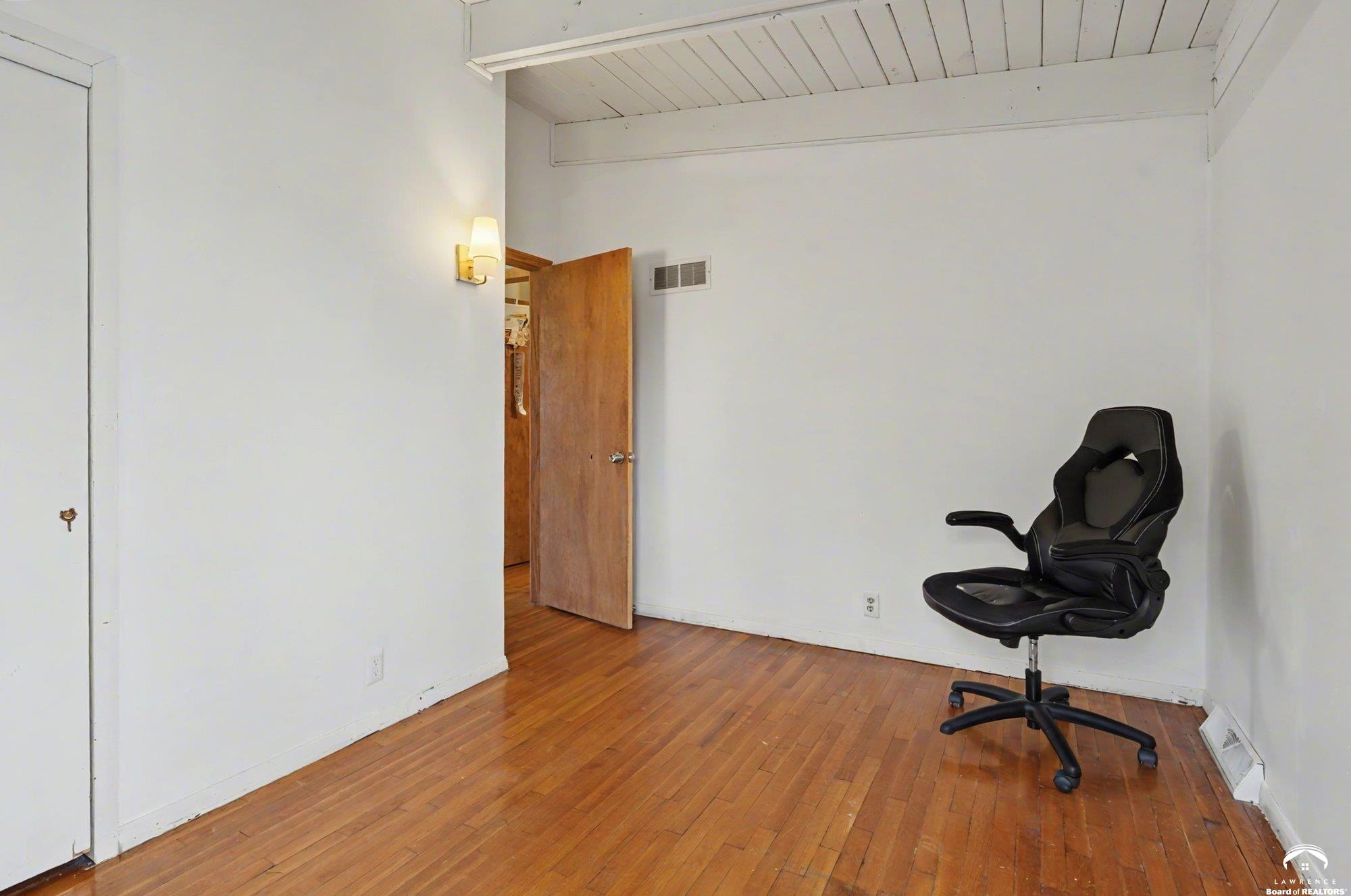 2933 Harvard Road Lawrence, KS 66049 - Photo 14 of 49