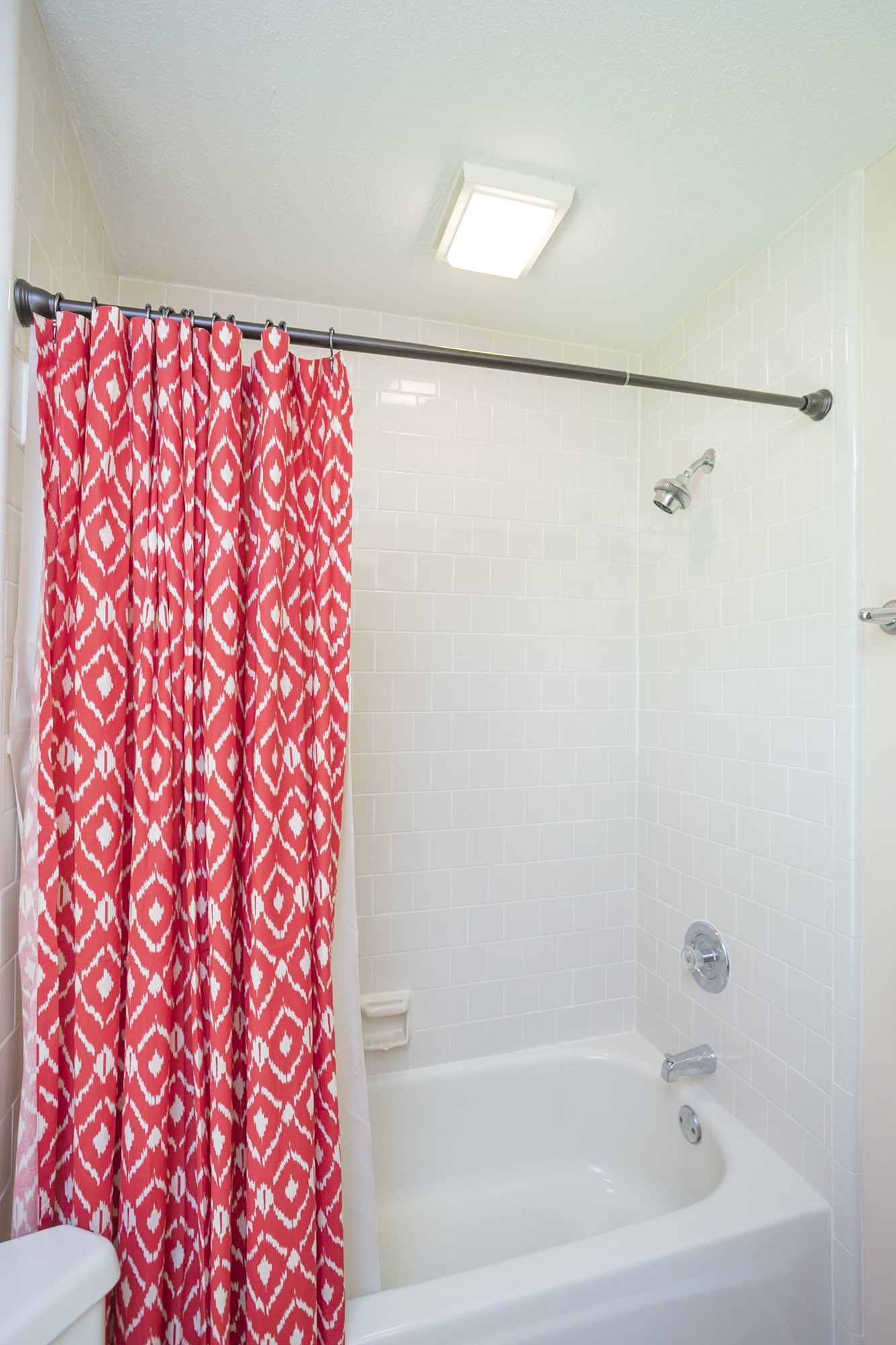 1249 Lock 4 Road Gallatin, TN 37066 - Photo 28 of 49 a bathroom with a bathtub and shower