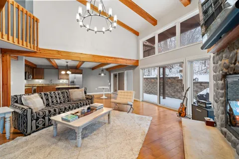 $639,000 | 850 Hillside Drive, Unit GG1, Fontana, WI 53125