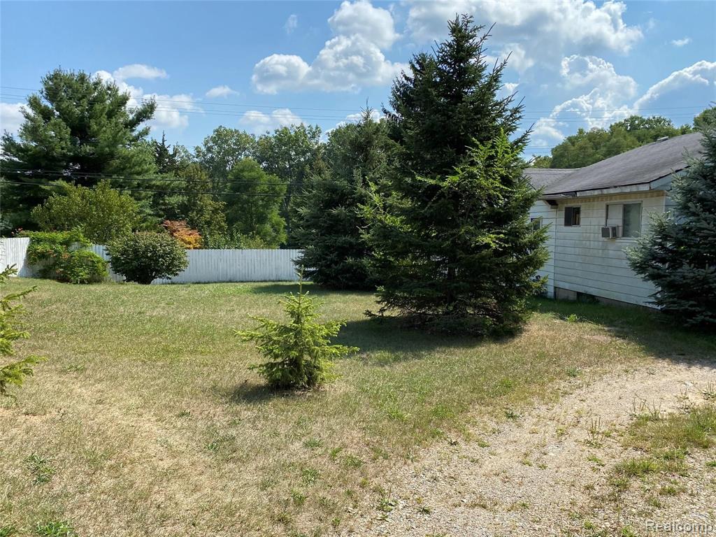1405 South Hospital Road Waterford, MI 48327 - Photo 5 of 22