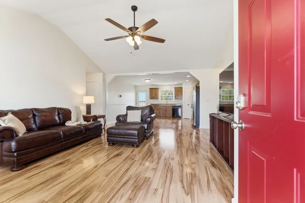 $355,000 | 1824 Elizabeth Lane, Columbia, TN 38401