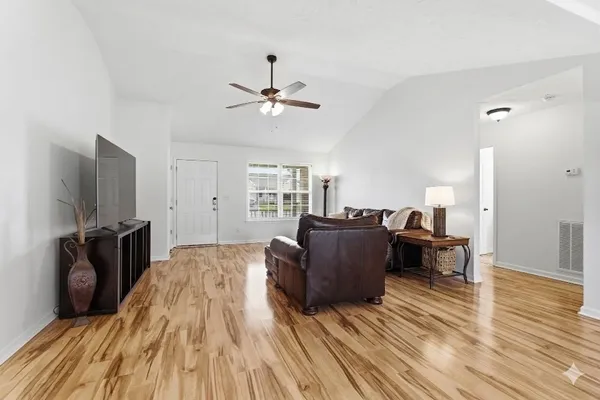 $355,000 | 1824 Elizabeth Lane, Columbia, TN 38401