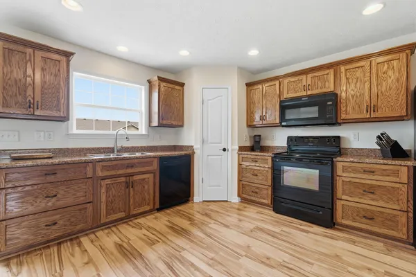 $355,000 | 1824 Elizabeth Lane, Columbia, TN 38401