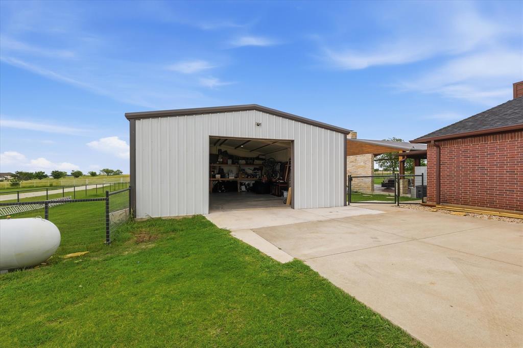430 Ridgecrest Place Sanger, TX 76266 - Photo 34 of 40 Workshop