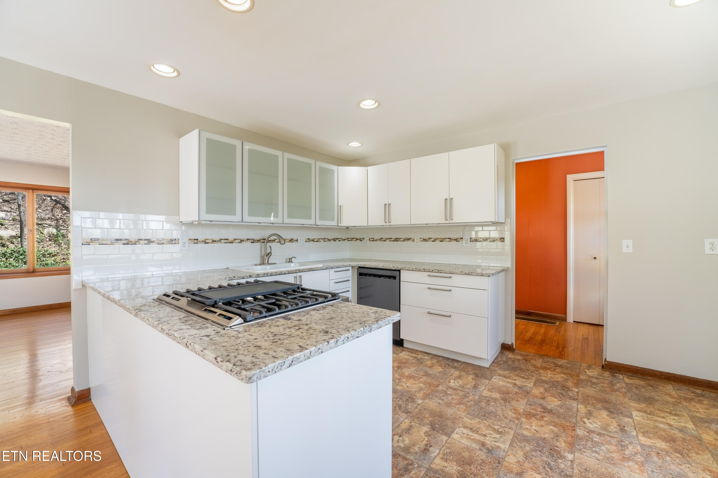 106 Disston Road Oak Ridge, TN 37830 - Photo 8 of 35 Disston kitchen