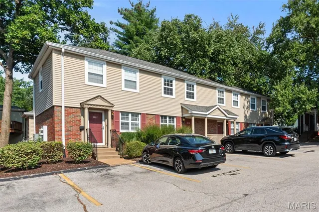 $184,000 | 8825 Wrenwood Lane, Brentwood, MO 63144