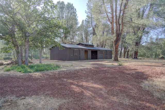 $995,000 | 21151 Ridge Road, Hat Creek, CA 96040