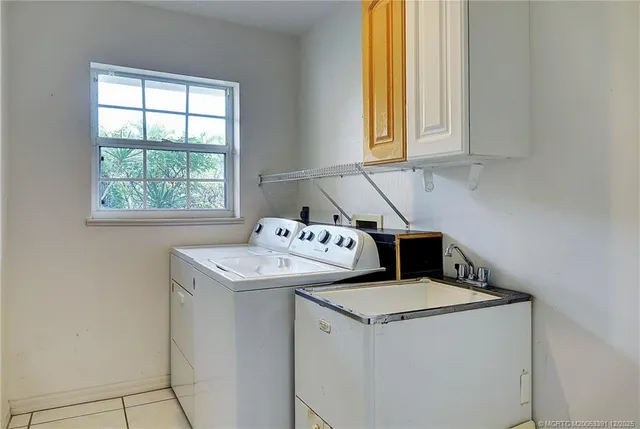 $499,000 | 724 Southeast Michaels Court, Stuart, FL 34996