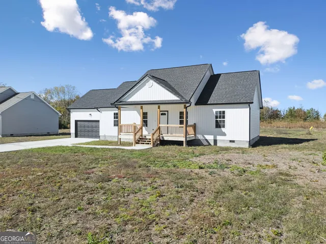 a view of a house with a backyard