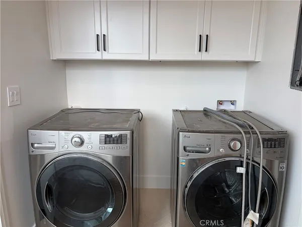 $4,950 | 19214 Calvert Street, Tarzana, CA 91335