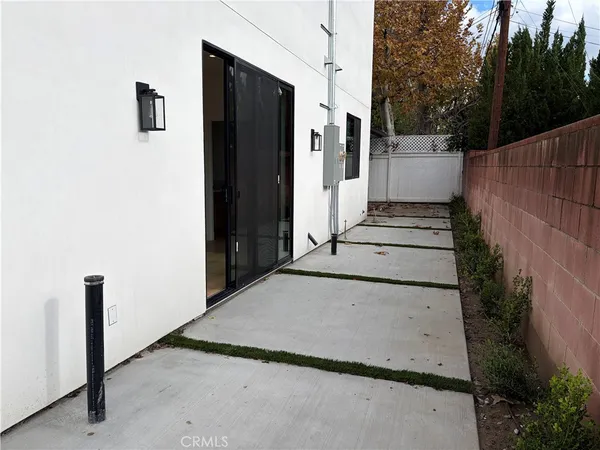 $4,950 | 19214 Calvert Street, Tarzana, CA 91335