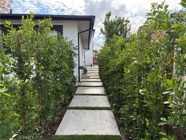 $4,950 | 19214 Calvert Street, Tarzana, CA 91335