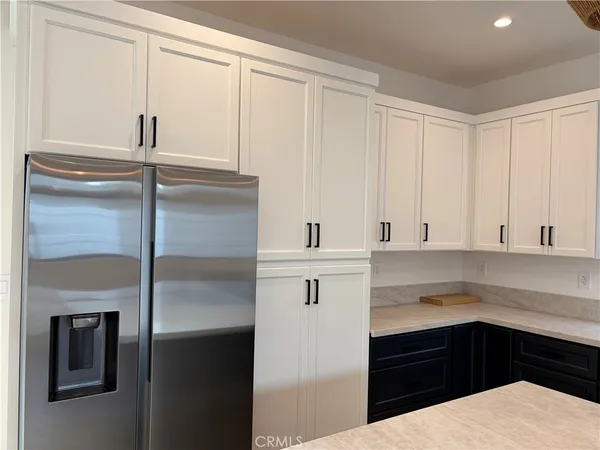 $4,950 | 19214 Calvert Street, Tarzana, CA 91335