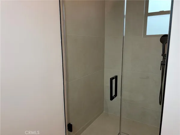 $4,950 | 19214 Calvert Street, Tarzana, CA 91335