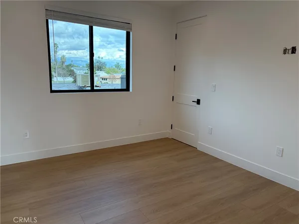 $4,950 | 19214 Calvert Street, Tarzana, CA 91335