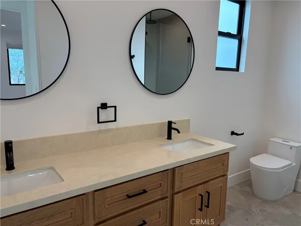 $4,950 | 19214 Calvert Street, Tarzana, CA 91335