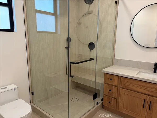 $4,950 | 19214 Calvert Street, Tarzana, CA 91335