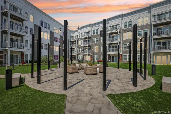 $3,850 | 75 East Hoffman Avenue, Unit 1036, Lindenhurst, NY 11757