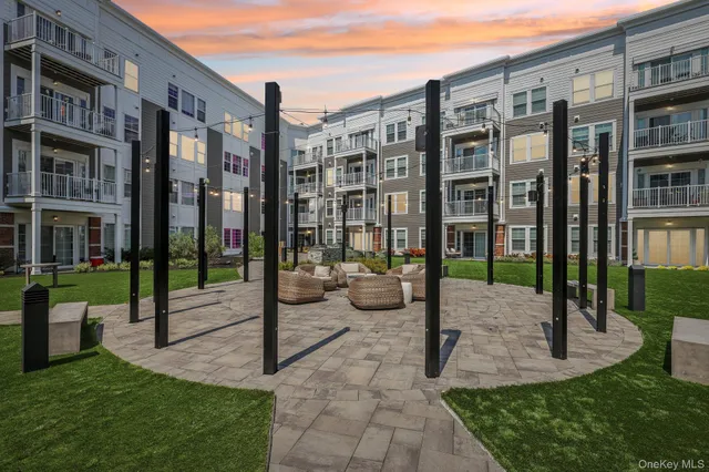 $3,850 | 75 East Hoffman Avenue, Unit 1036, Lindenhurst, NY 11757