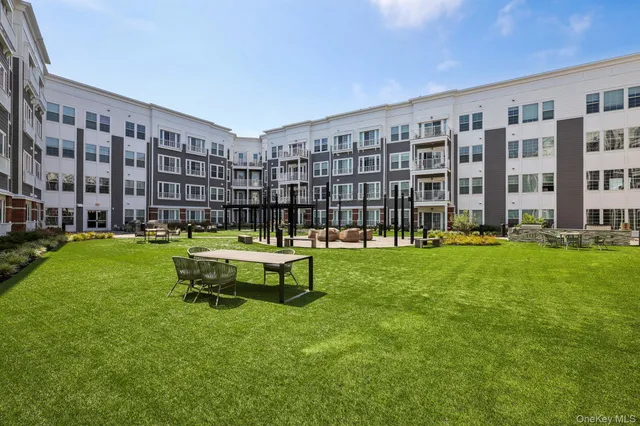 $3,850 | 75 East Hoffman Avenue, Unit 1036, Lindenhurst, NY 11757