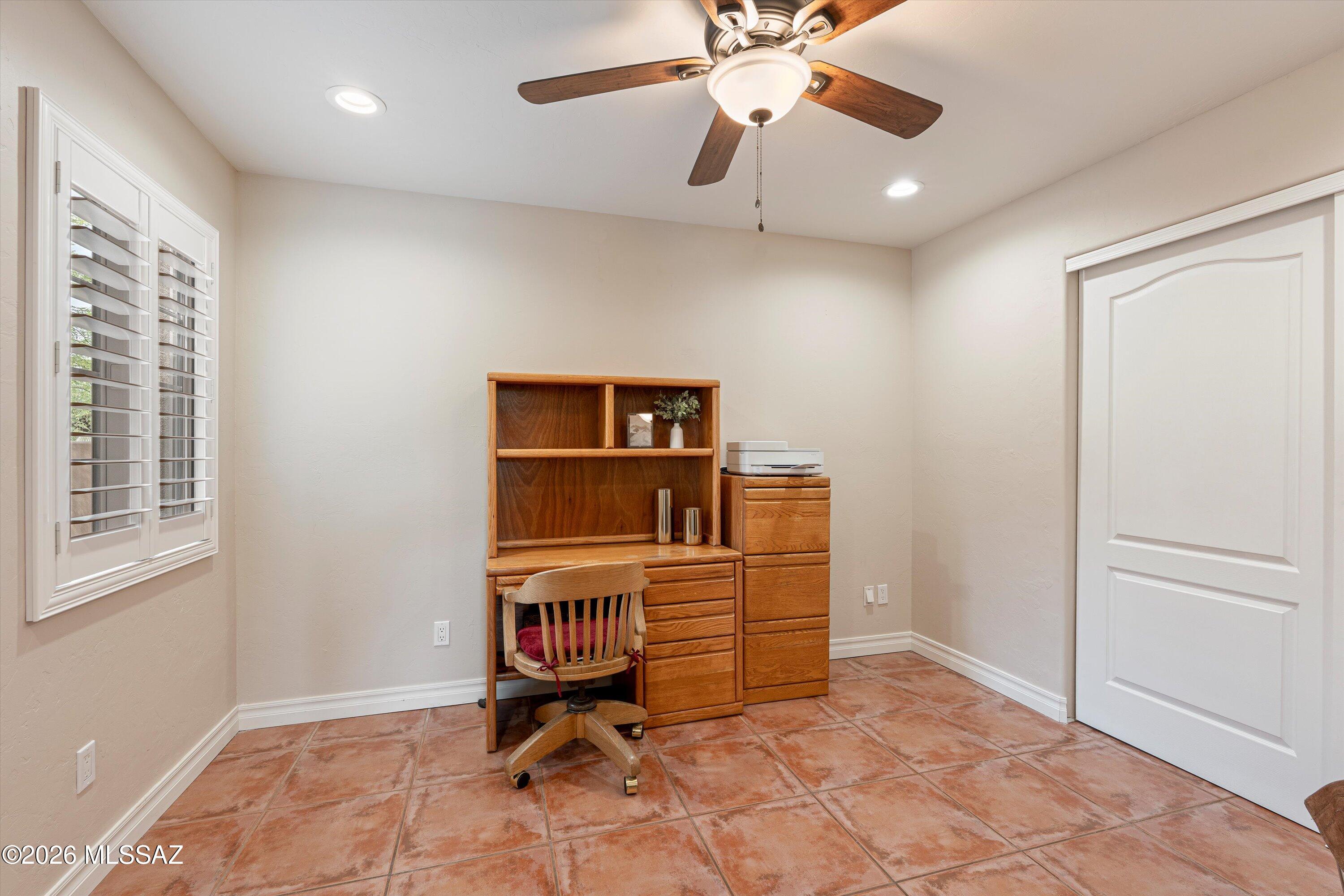 4760 East Wagon Train Road Tucson, AZ 85739 - Photo 26 of 38 a workspace with furniture and window