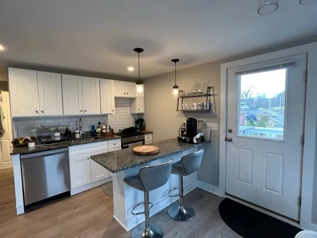 $2,400 | 14 Phillips Street, Unit 2F, North Kingstown, RI 02852