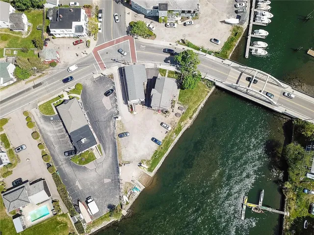 $2,400 | 14 Phillips Street, Unit 2F, North Kingstown, RI 02852