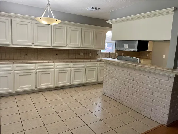 $2,000 | 15803 Baytree Drive, Houston, TX 77070