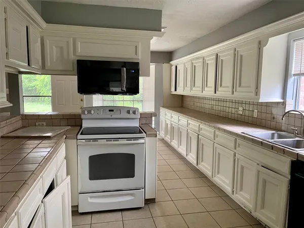 $2,000 | 15803 Baytree Drive, Houston, TX 77070