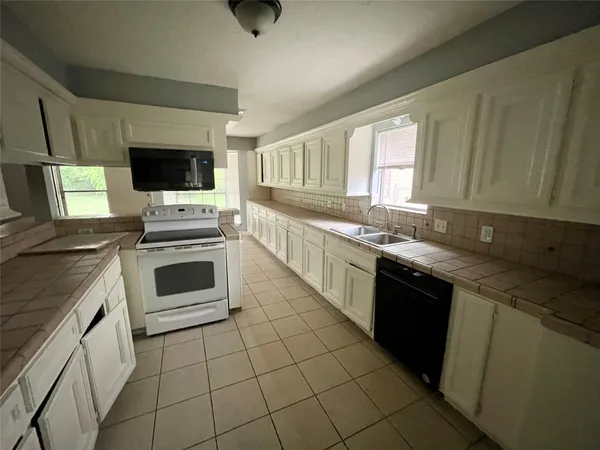 $2,000 | 15803 Baytree Drive, Houston, TX 77070