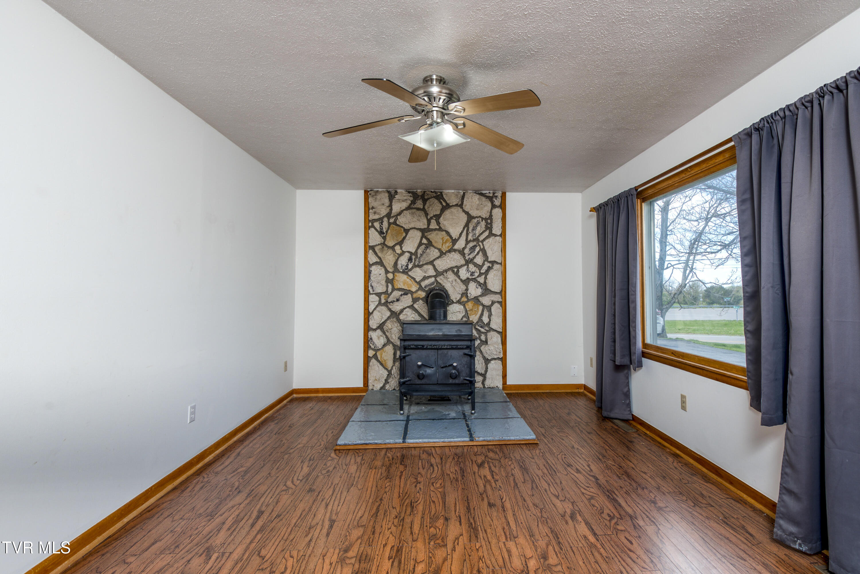 28236 Rhea Valley Road Meadowview, VA 24361 - Photo 3 of 24 28236-Rhea-Valley-Rd-Abingdon-VA Matt-Sm