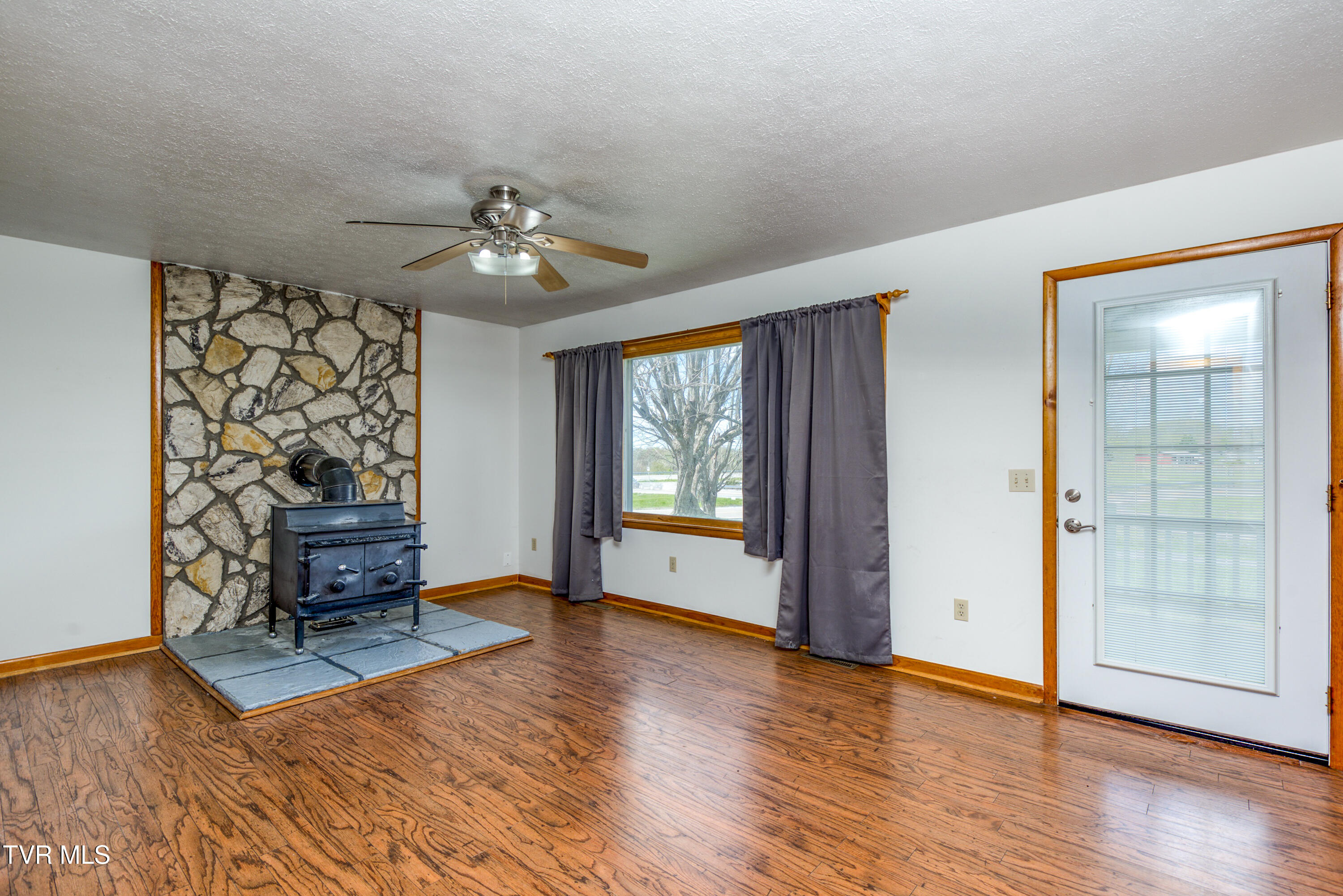 28236 Rhea Valley Road Meadowview, VA 24361 - Photo 4 of 24 28236-Rhea-Valley-Rd-Abingdon-VA Matt-Sm