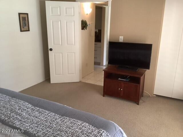 8649 East Royal Palm Road, Unit 104 Scottsdale, AZ 85258 - Photo 10 of 20 a living room with a flat screen tv and a rug