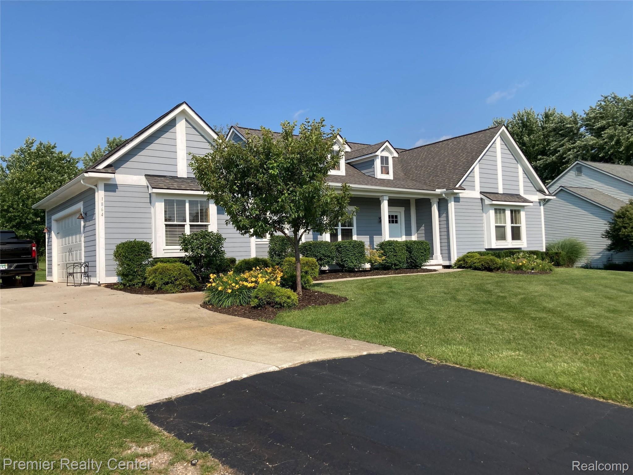 1864 Park Ridge Court Howell, MI 48843 - Photo 2 of 12 IMG_0513.jpg