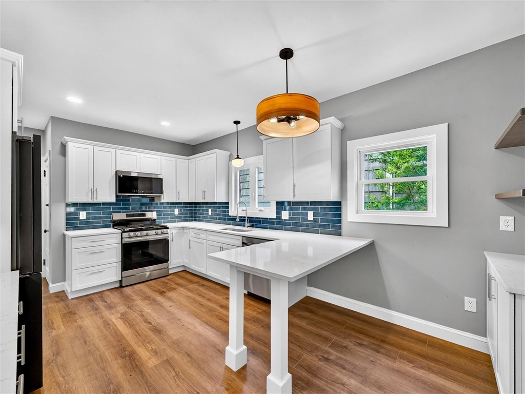 132 Mulberry Street Rochester, NY 14620 - Photo 4 of 50 Counter for stools