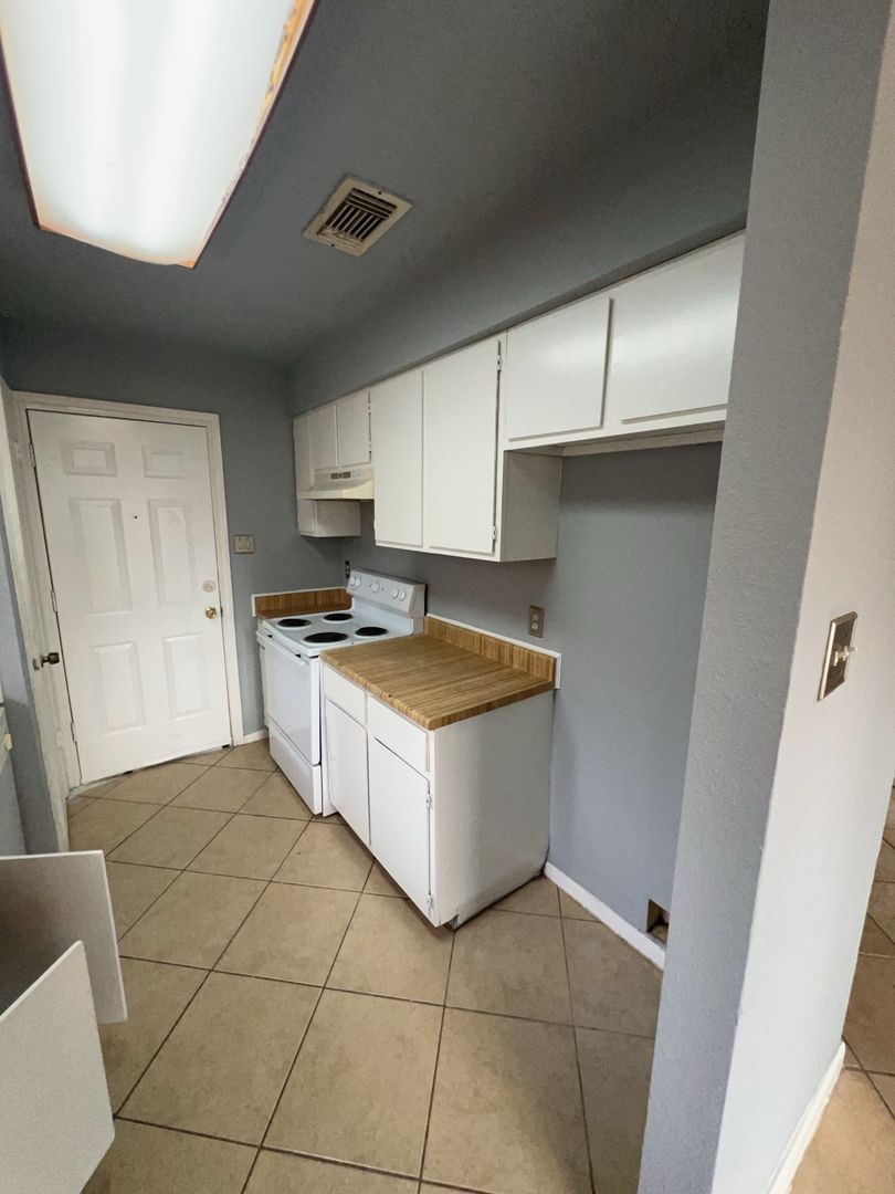 4546 Algernon Drive Spring, TX 77373 - Photo 5 of 15